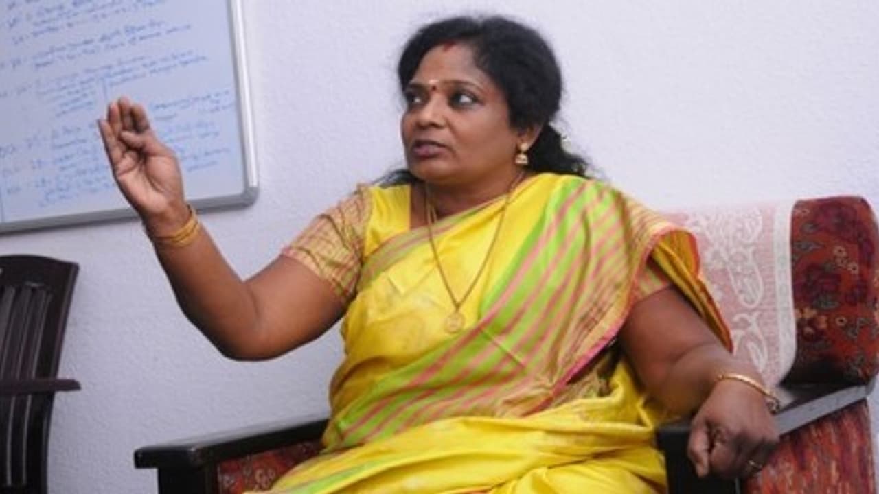 "யாரைச் சந்திக்க வேண்டும் என்பது பிரதமருக்குத் தெரியும்" தமிழிசை சரவெடி பேச்சு "யாரைச் சந்திக்க வேண்டும் என்பது பிரதமருக்குத் தெரியும்" தமிழிசை சரவெடி பேச்சு