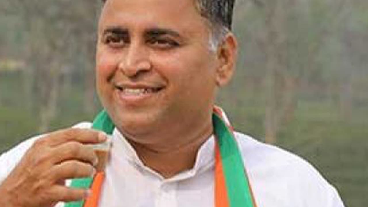 టీడీపీకి డోర్లు మూసేశాం, చంద్రబాబు కట్టప్పలాంటోడు: బీజేపీ నేత సునీల్ థియోధర్ టీడీపీకి డోర్లు మూసేశాం, చంద్రబాబు కట్టప్పలాంటోడు: బీజేపీ నేత సునీల్ థియోధర్