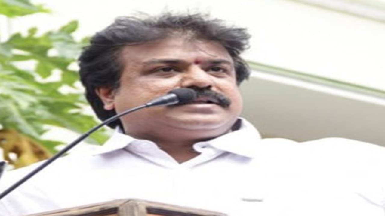 "ஆர்.கே. நகரில் ஓட்டுக்கு 5000 ரூபாய்" தேமுதிக பகீர் புகார் "ஆர்.கே. நகரில் ஓட்டுக்கு 5000 ரூபாய்" தேமுதிக பகீர் புகார்