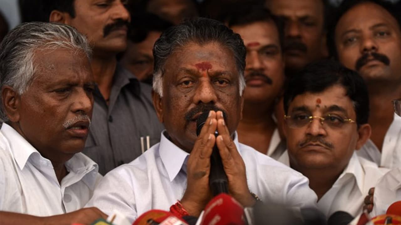 வாழ்வில் வெற்றி பெற நிறைய வழிகள் இருக்கிறது; விபரீத முடிவுகள் வேண்டாம்... மாணவ, மாணவியருக்கு ஓபிஎஸ் அறிவுரை!! வாழ்வில் வெற்றி பெற நிறைய வழிகள் இருக்கிறது; விபரீத முடிவுகள் வேண்டாம்... மாணவ, மாணவியருக்கு ஓபிஎஸ் அறிவுரை!!