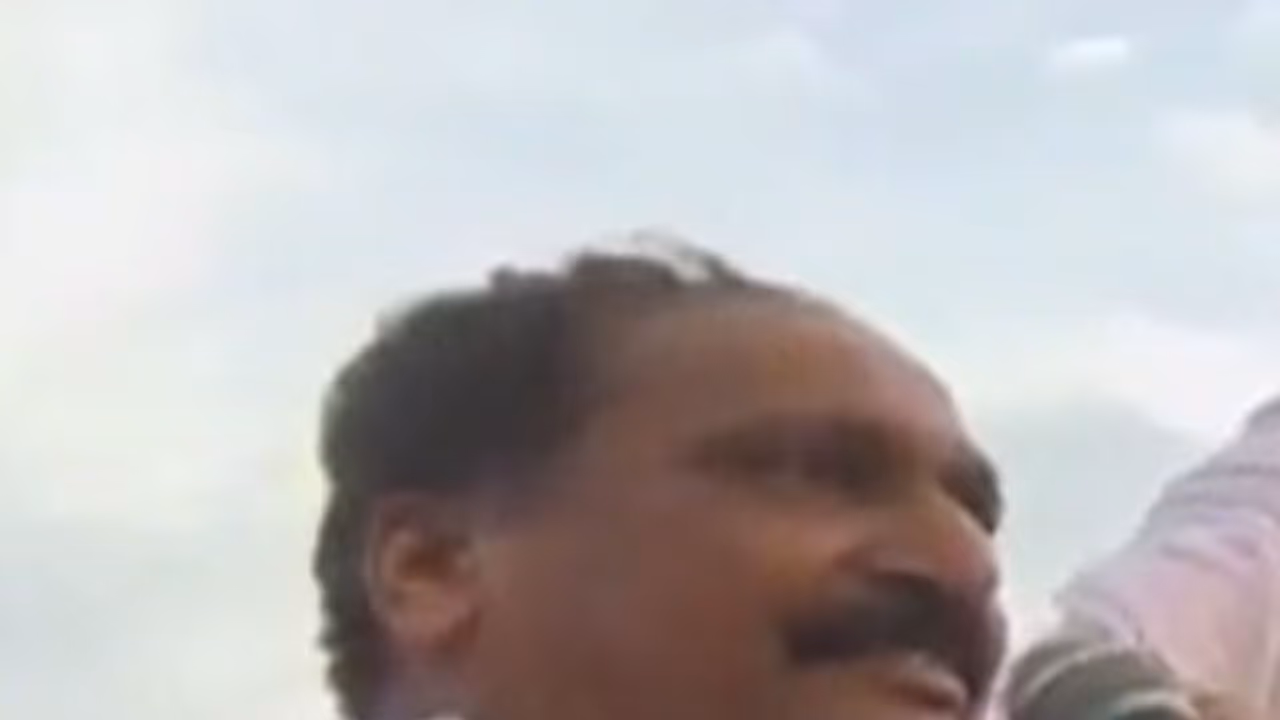 (వీడియో) ఎంఎల్సీకి చక్రపాణి రాజీనామా (వీడియో) ఎంఎల్సీకి చక్రపాణి రాజీనామా