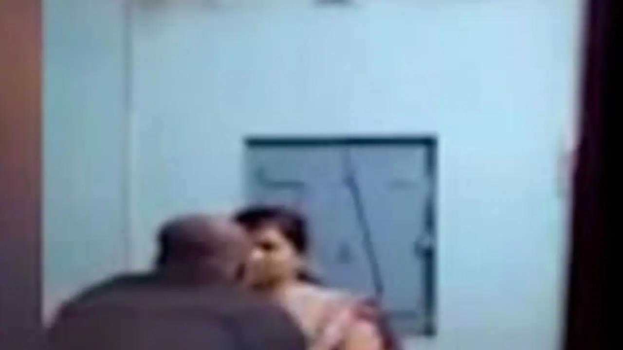 சினிமா ஆசை காட்டி பூங்காவில் கட்டிப்பிடித்து சில்மிஷம்... 17 வயது சிறுமியை வீடியோ எடுத்து மிரட்டல்..!