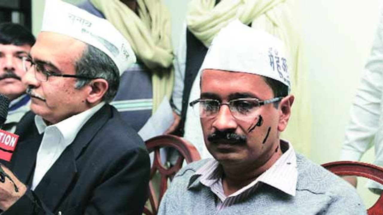 ದೆಹಲಿ ಸಿಎಂ ಅರವಿಂದ ಕೇಜ್ರಿವಾಲ್ ಮೇಲೆ ಮತ್ತೆ ಮಸಿ! ದೆಹಲಿ ಸಿಎಂ ಅರವಿಂದ ಕೇಜ್ರಿವಾಲ್ ಮೇಲೆ ಮತ್ತೆ ಮಸಿ!