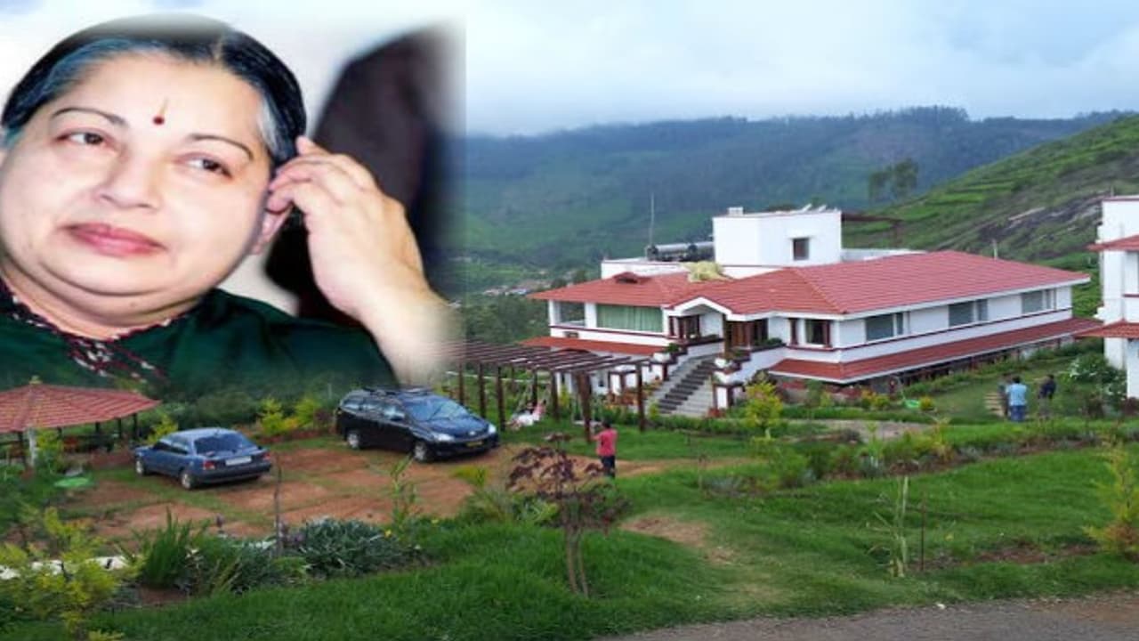 சிக்க வைத்த ஜெயலலிதா மரண விவகாரம்... பதறும் சசிகலா குடும்பம்... பறிபோகிறதா கொடநாடு எஸ்டேட்..? சிக்க வைத்த ஜெயலலிதா மரண விவகாரம்... பதறும் சசிகலா குடும்பம்... பறிபோகிறதா கொடநாடு எஸ்டேட்..?