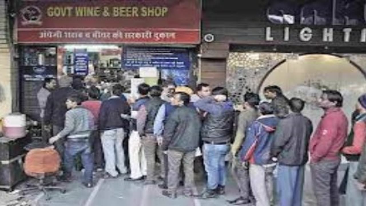 మద్యం అమ్మకాలు మొదలైన గంటకే హైదరాబాద్ లో దారుణం.. మద్యం అమ్మకాలు మొదలైన గంటకే హైదరాబాద్ లో దారుణం..