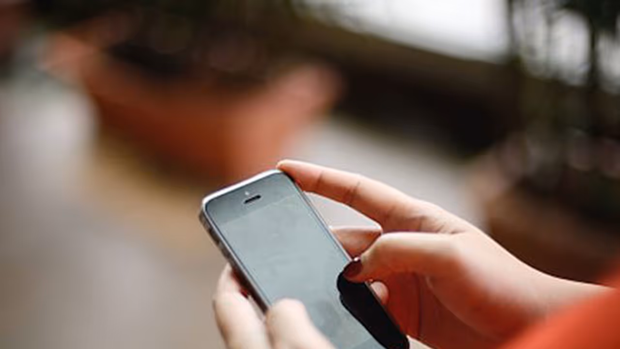 മോപ്പഡിലെത്തി ഒരു മണിക്കൂറിനുള്ളില്‍ 21 മൊബൈലുകള്‍ തട്ടിപ്പറിച്ച മോഷ്ടാവ് പിടിയില്‍