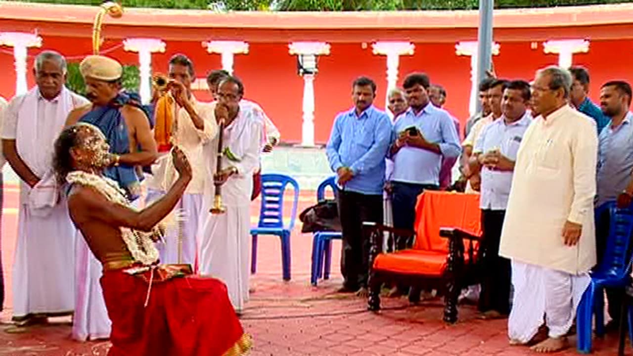 ಕರಾವಳಿ ದೈವಗಳ ಮೊರೆ ಹೋದ ಸಚಿವ ಸ್ಥಾನ ಕಳೆದುಕೊಂಡ ಶಾಸಕ ಎಚ್.ವೈ ಮೇಟಿ ಕರಾವಳಿ ದೈವಗಳ ಮೊರೆ ಹೋದ ಸಚಿವ ಸ್ಥಾನ ಕಳೆದುಕೊಂಡ ಶಾಸಕ ಎಚ್.ವೈ ಮೇಟಿ