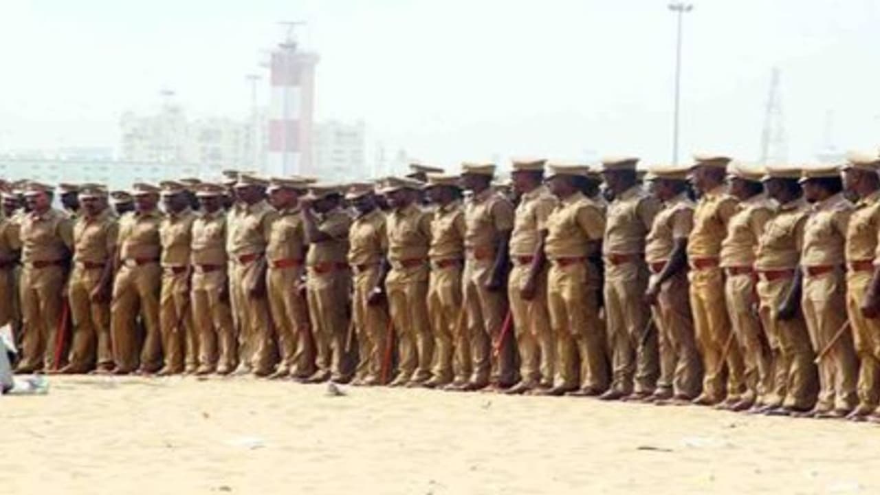 నిరుద్యోగులకు శుభవార్త...2,723 కానిస్టేబుల్ ఉద్యోగాల భర్తీకి నోటిఫికేషన్ నిరుద్యోగులకు శుభవార్త...2,723 కానిస్టేబుల్ ఉద్యోగాల భర్తీకి నోటిఫికేషన్