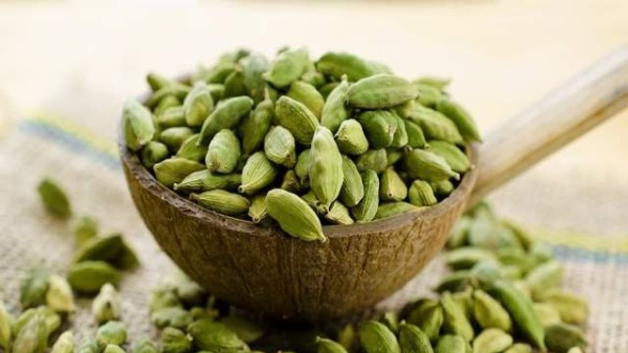 வகை வகையான ஏலக்காய் மற்றும் அதில் புதைந்து கிடக்கும் மருத்துவ குணங்கள்…. வகை வகையான ஏலக்காய் மற்றும் அதில் புதைந்து கிடக்கும் மருத்துவ குணங்கள்….