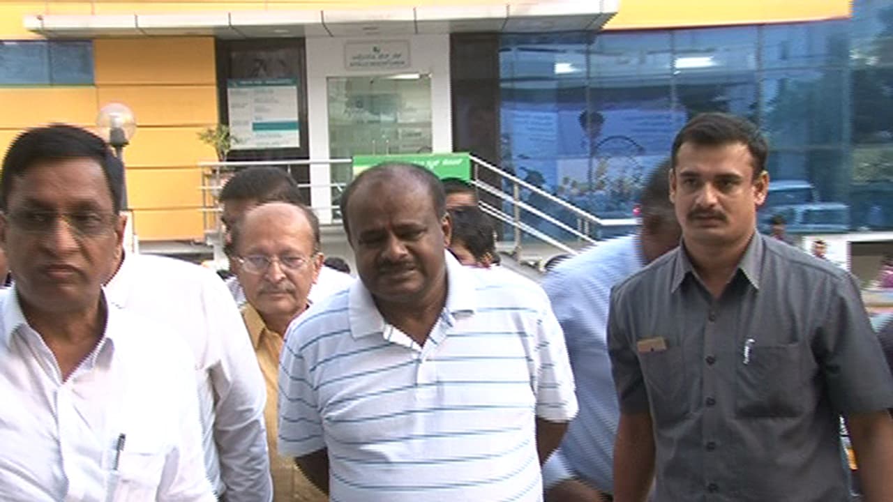 ಚನ್ನಪಟ್ಟಣದಲ್ಲಿ ರಾಹುಲ್, ಸಿದ್ದು ಬೇಕಾದ್ರೂ ಸ್ಪರ್ಧಿಸಲಿ: ಎಚ್ಡಿಕೆ ಚನ್ನಪಟ್ಟಣದಲ್ಲಿ ರಾಹುಲ್, ಸಿದ್ದು ಬೇಕಾದ್ರೂ ಸ್ಪರ್ಧಿಸಲಿ: ಎಚ್ಡಿಕೆ