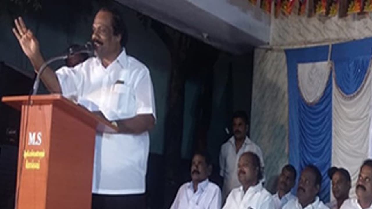 ஜெ. சமாதிக்கு போனவர்கள் தங்கள் பவரை இழந்து விட்டார்கள்...! திண்டுக்கல் ஐ.லியோனி பேச்சு ஜெ. சமாதிக்கு போனவர்கள் தங்கள் பவரை இழந்து விட்டார்கள்...! திண்டுக்கல் ஐ.லியோனி பேச்சு