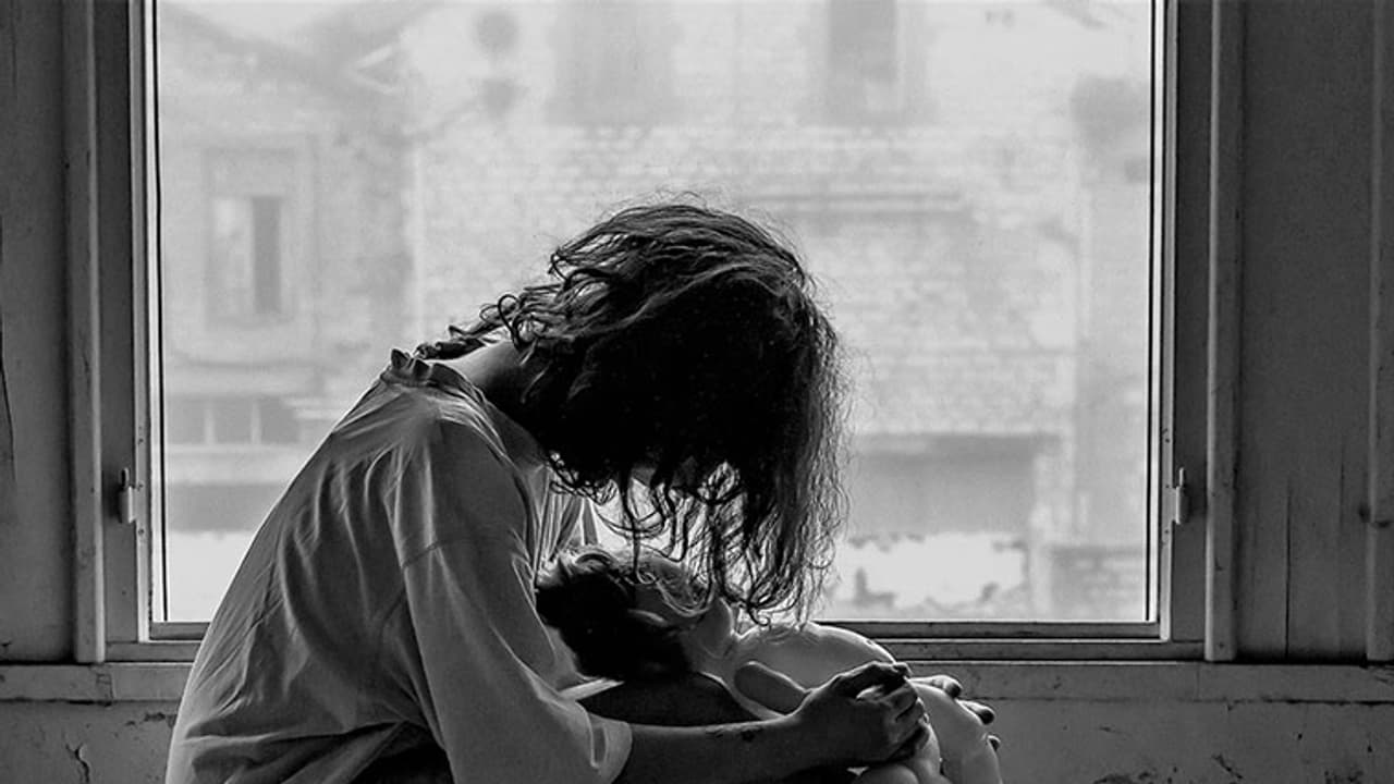 ചോരക്കുഞ്ഞിനെ മറന്ന് അവള് ആത്മഹത്യ ചെയ്തത് എന്തിനായിരുന്നു? ചോരക്കുഞ്ഞിനെ മറന്ന് അവള് ആത്മഹത്യ ചെയ്തത് എന്തിനായിരുന്നു?