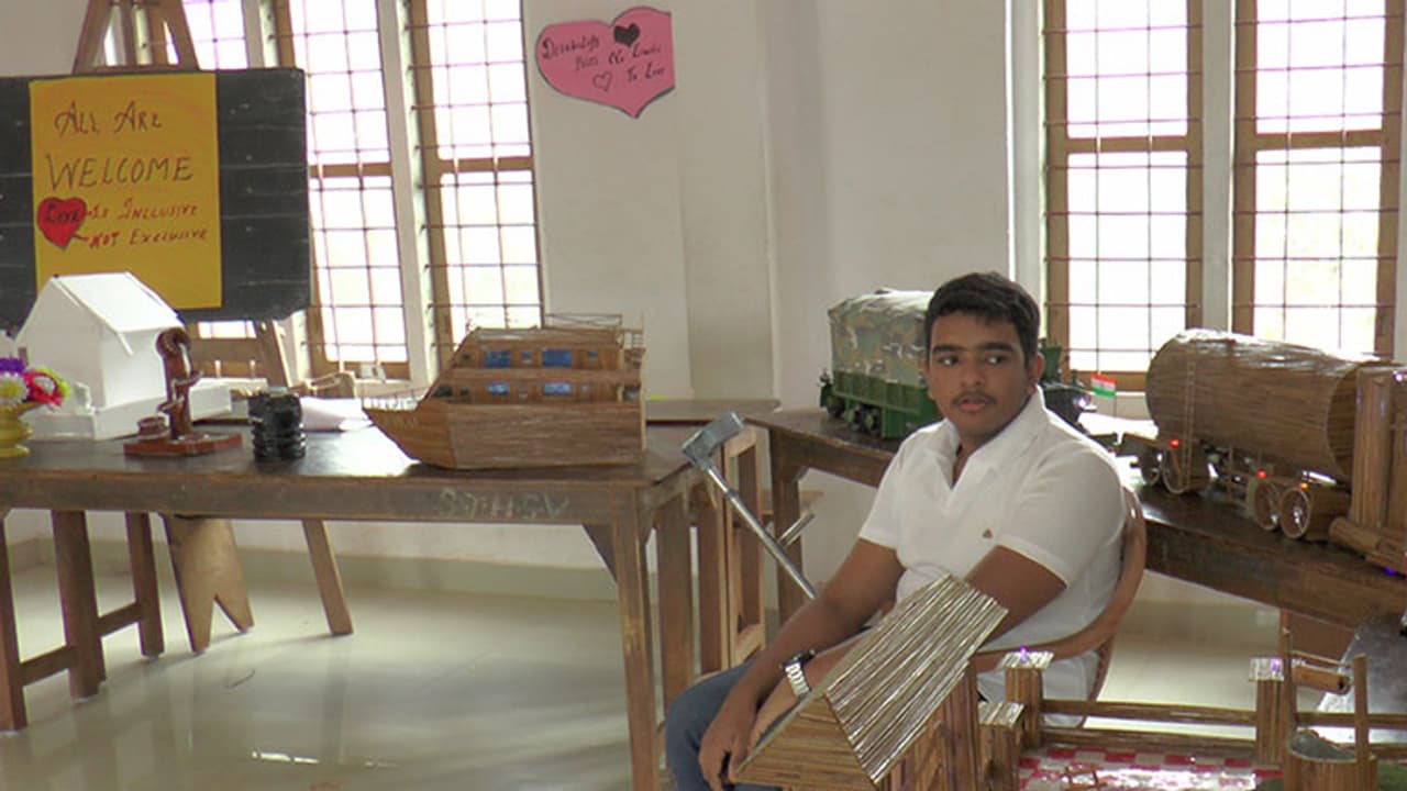 പാഴ്വസ്തുക്കളില് നിന്ന് വീട് മുതല് വിമാനം വരെ നിര്മ്മിച്ച് ഈ ഭിന്നശേഷിക്കാരന് പാഴ്വസ്തുക്കളില് നിന്ന് വീട് മുതല് വിമാനം വരെ നിര്മ്മിച്ച് ഈ ഭിന്നശേഷിക്കാരന്