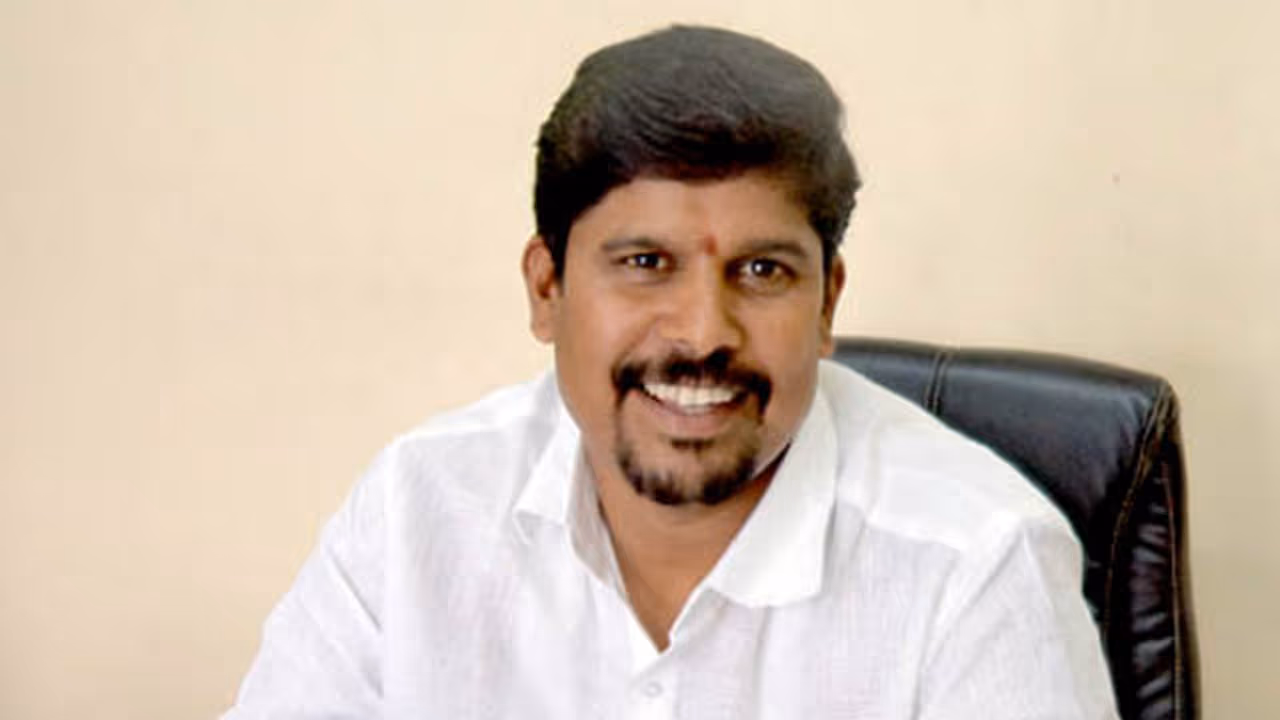 ಬೆಂಗಳೂರಲ್ಲಿ ವೇದಿಕೆ ಏರುವ ವಿಚಾರಕ್ಕೆ ಬಿಜೆಪಿ, ಕೈ ಕಾರ್ಯಕರ್ತರ ತಿಕ್ಕಾಟ ಬೆಂಗಳೂರಲ್ಲಿ ವೇದಿಕೆ ಏರುವ ವಿಚಾರಕ್ಕೆ ಬಿಜೆಪಿ, ಕೈ ಕಾರ್ಯಕರ್ತರ ತಿಕ್ಕಾಟ