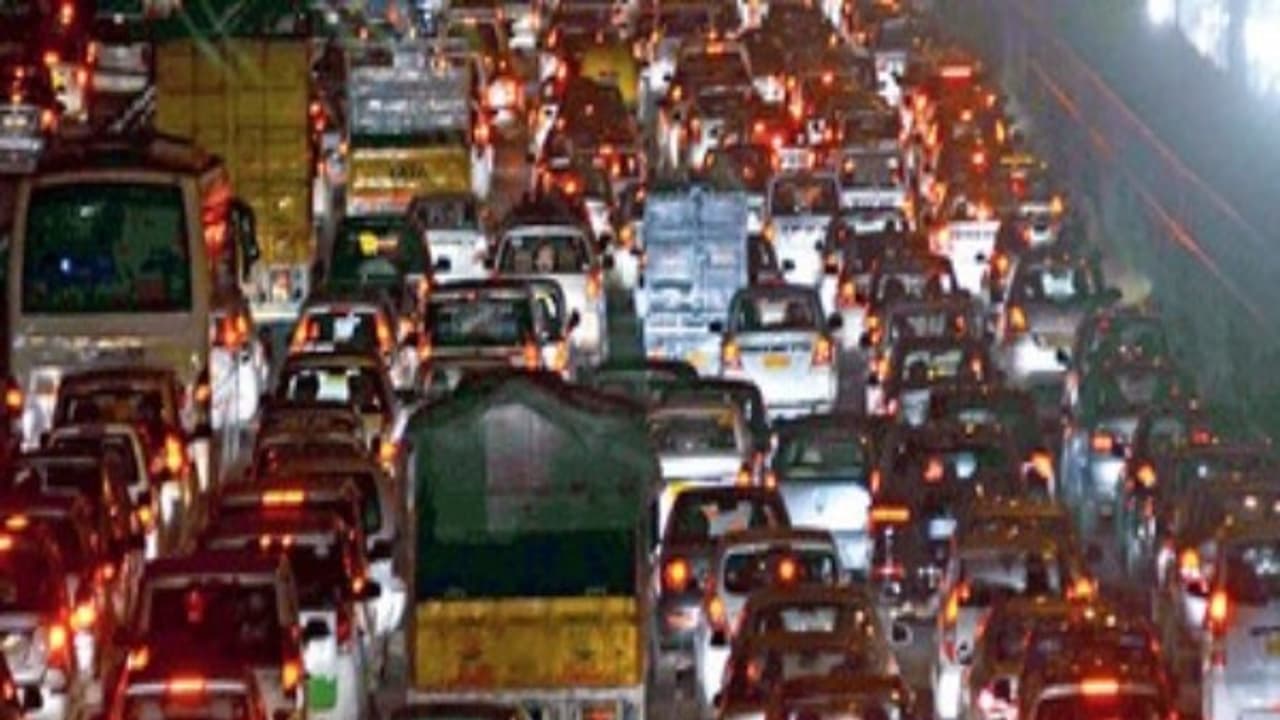 నగరంలో ఆదివారం 24గంటలపాటు ట్రాఫిక్ ఆంక్షలు నగరంలో ఆదివారం 24గంటలపాటు ట్రాఫిక్ ఆంక్షలు