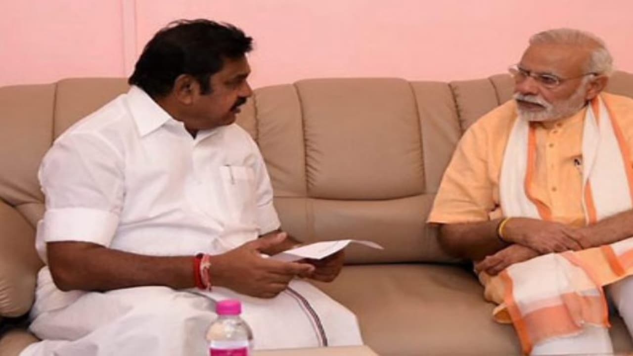 "தமிழக மீனவர்களின் பாதுகாப்பை உறுதி செய்யுங்கள்" பிரதமர் மோடிக்கு எடப்பாடி பழனிச்சாமி கடிதம் "தமிழக மீனவர்களின் பாதுகாப்பை உறுதி செய்யுங்கள்" பிரதமர் மோடிக்கு எடப்பாடி பழனிச்சாமி கடிதம்