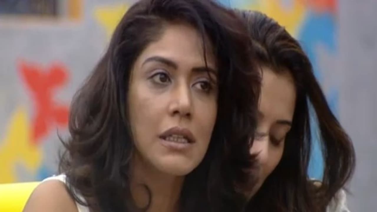 வார்த்தையில் மட்டும் தமிழ் பெண்...! உடையில் இங்கிலீஷ் காரியா...? மமதியை விமர்சிக்கும் ரசிகர்கள்...! வார்த்தையில் மட்டும் தமிழ் பெண்...! உடையில் இங்கிலீஷ் காரியா...? மமதியை விமர்சிக்கும் ரசிகர்கள்...!