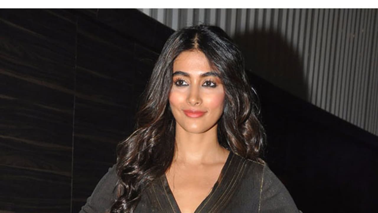 சம்பள விஷயத்தில் கறார்! பூஜா ஹெக்டே தளபதி 65 படத்திற்கு எத்தனை நாள் கால்ஷீட் கொடுத்திருக்காங்க தெரியுமா? சம்பள விஷயத்தில் கறார்! பூஜா ஹெக்டே தளபதி 65 படத்திற்கு எத்தனை நாள் கால்ஷீட் கொடுத்திருக்காங்க தெரியுமா?