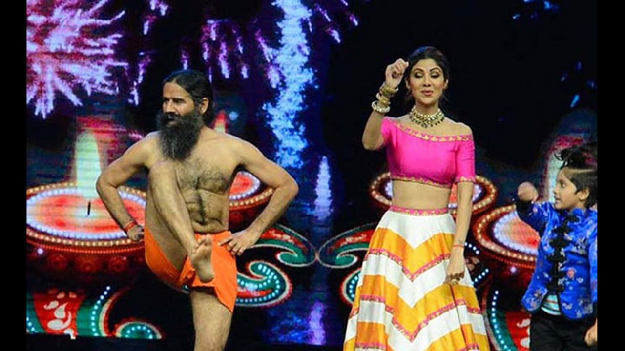 Watch: Baba Ramdev shakes a leg with Shilpa Shetty! Watch: Baba Ramdev shakes a leg with Shilpa Shetty!
