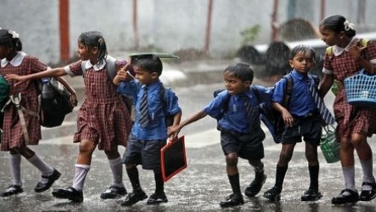 கன்னியாக்குமரியில் கனமழை – பள்ளி கல்லூரிகளுக்கு விடுமுறை…!!! கன்னியாக்குமரியில் கனமழை – பள்ளி கல்லூரிகளுக்கு விடுமுறை…!!!