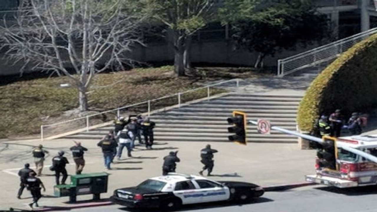 யூ டியூப் தலைமை அலுவலகத்தில் துப்பாக்கி சூடு…. யார் சுட்டது ? பதற்றத்தில் ஊழியர்கள்…. யூ டியூப் தலைமை அலுவலகத்தில் துப்பாக்கி சூடு…. யார் சுட்டது ? பதற்றத்தில் ஊழியர்கள்….