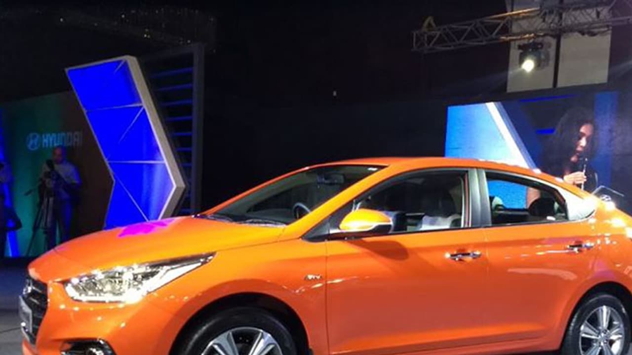 മോഹിപ്പിക്കുന്ന വിലക്കുറവിൽ പുത്തന് വെർണ മോഹിപ്പിക്കുന്ന വിലക്കുറവിൽ പുത്തന് വെർണ