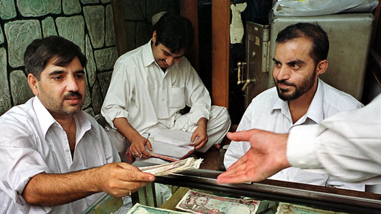 ಹವಾಲಾ ಎಂದರೇನು? ಅದರ ನೆಟ್ವರ್ಕ್ ಹೇಗೆ ಕೆಲಸ ಮಾಡುತ್ತದೆ?