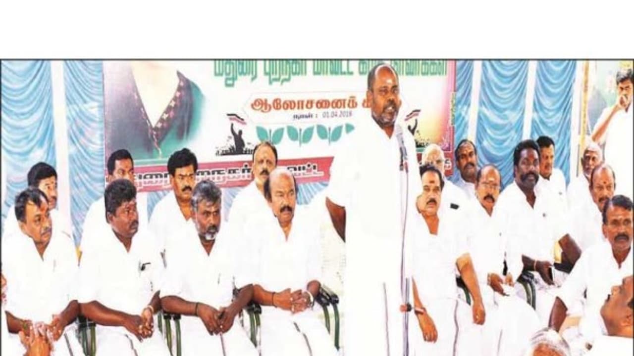 மத்திய அரசை எதிர்ப்பதைவிட நைசாக பேசி காரியத்தை சாதித்துக் கொள்ளலாம் அமைச்சர் உதயகுமார் பேச்சு... மத்திய அரசை எதிர்ப்பதைவிட நைசாக பேசி காரியத்தை சாதித்துக் கொள்ளலாம் அமைச்சர் உதயகுமார் பேச்சு...