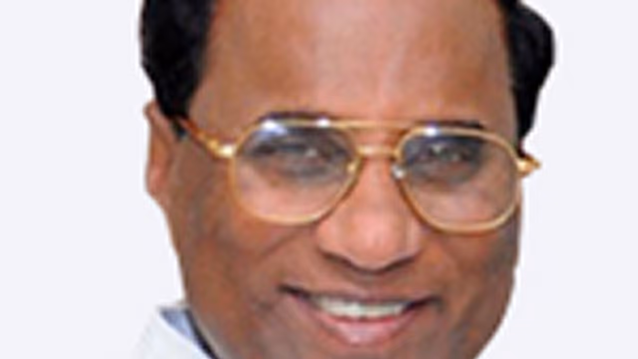 శ్వాస తీసుకోవడానికి కోడెల ఇబ్బంది: ప్రభుత్వ ఒత్తిడి వల్లనే... శ్వాస తీసుకోవడానికి కోడెల ఇబ్బంది: ప్రభుత్వ ఒత్తిడి వల్లనే...