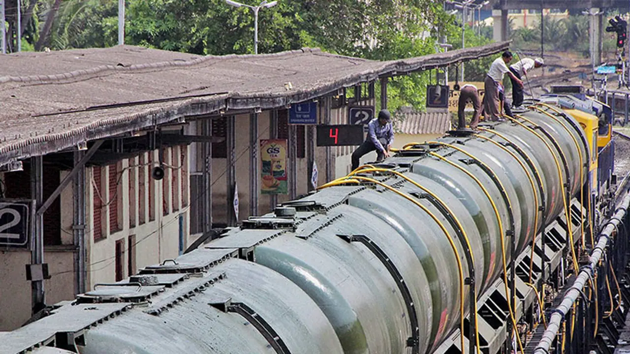 Water train reaches Latur after 18 hour journey