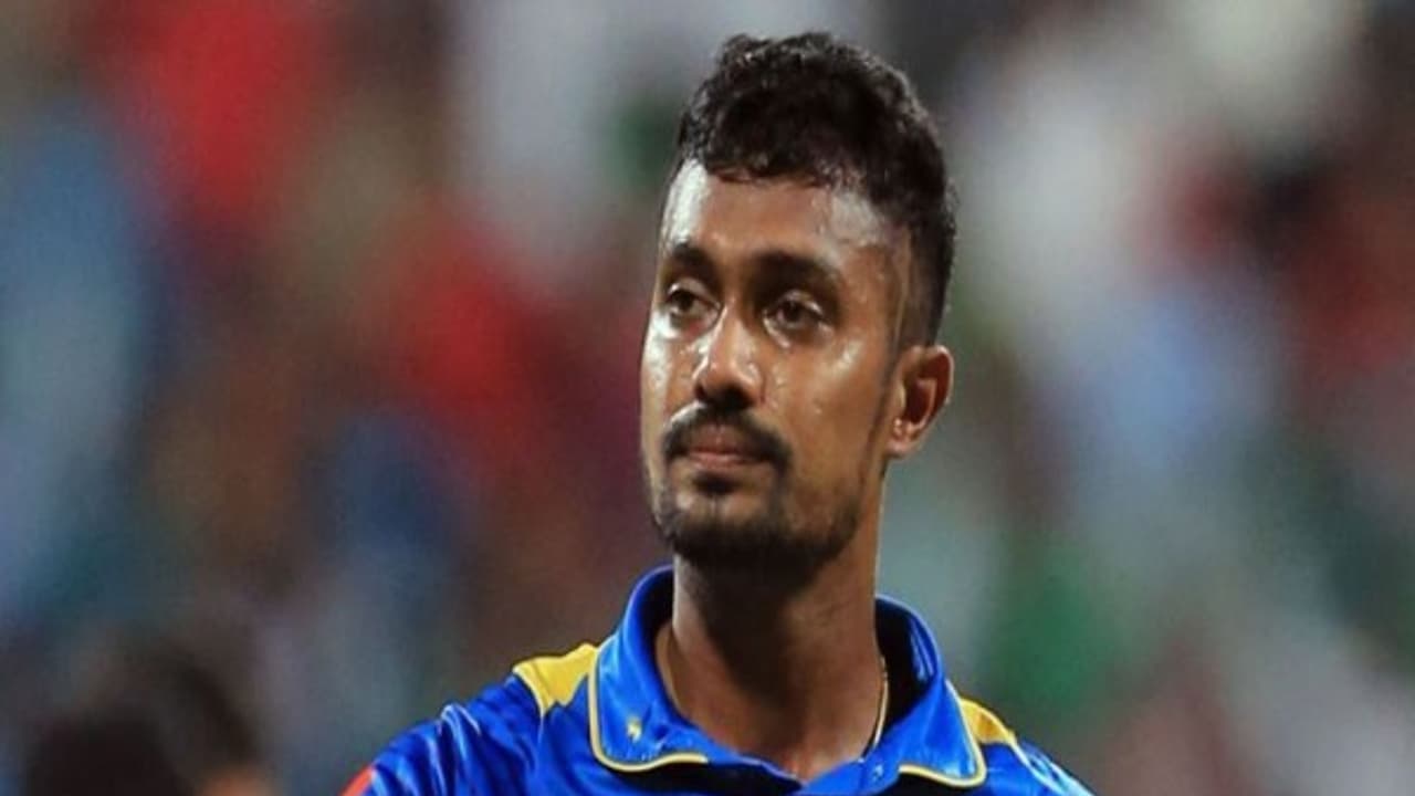 శ్రీలంక క్రికెట్ లో చిచ్చు రేపుతున్న ‘ఫిట్నెస్ రూల్స్’.. 30 ఏండ్లకే రిటైర్మెంట్ ప్రకటించిన మరో క్రికెటర్ శ్రీలంక క్రికెట్ లో చిచ్చు రేపుతున్న ‘ఫిట్నెస్ రూల్స్’.. 30 ఏండ్లకే రిటైర్మెంట్ ప్రకటించిన మరో క్రికెటర్