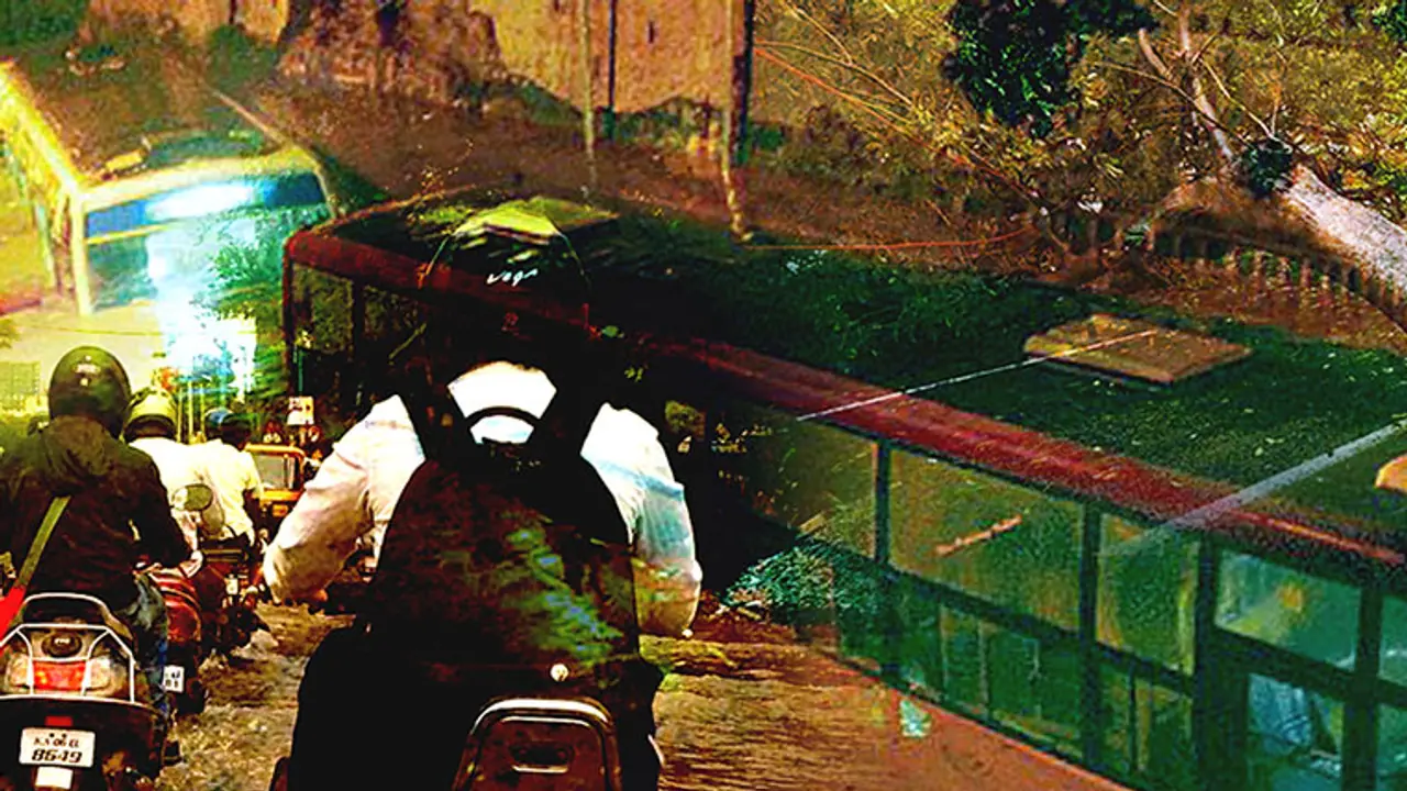 Rain havoc: City drowned in 7 cm rain, citizens rescued by boats Rain havoc: City drowned in 7 cm rain, citizens rescued by boats