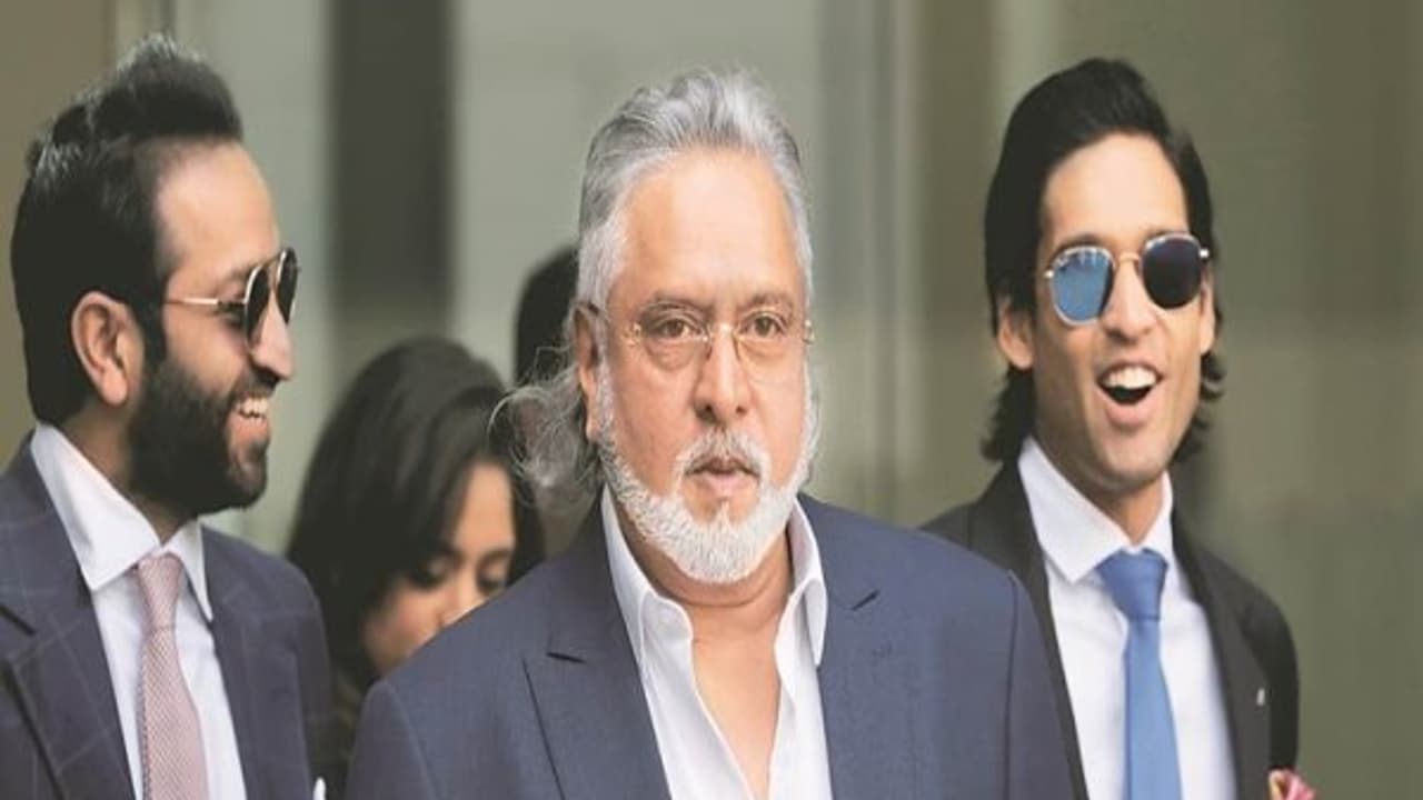 മല്ല്യക്കെതിരായ ലുക്കൗട്ട് നോട്ടീസ്; സിബിഐ പ്രതിക്കൂട്ടിൽ മല്ല്യക്കെതിരായ ലുക്കൗട്ട് നോട്ടീസ്; സിബിഐ പ്രതിക്കൂട്ടിൽ