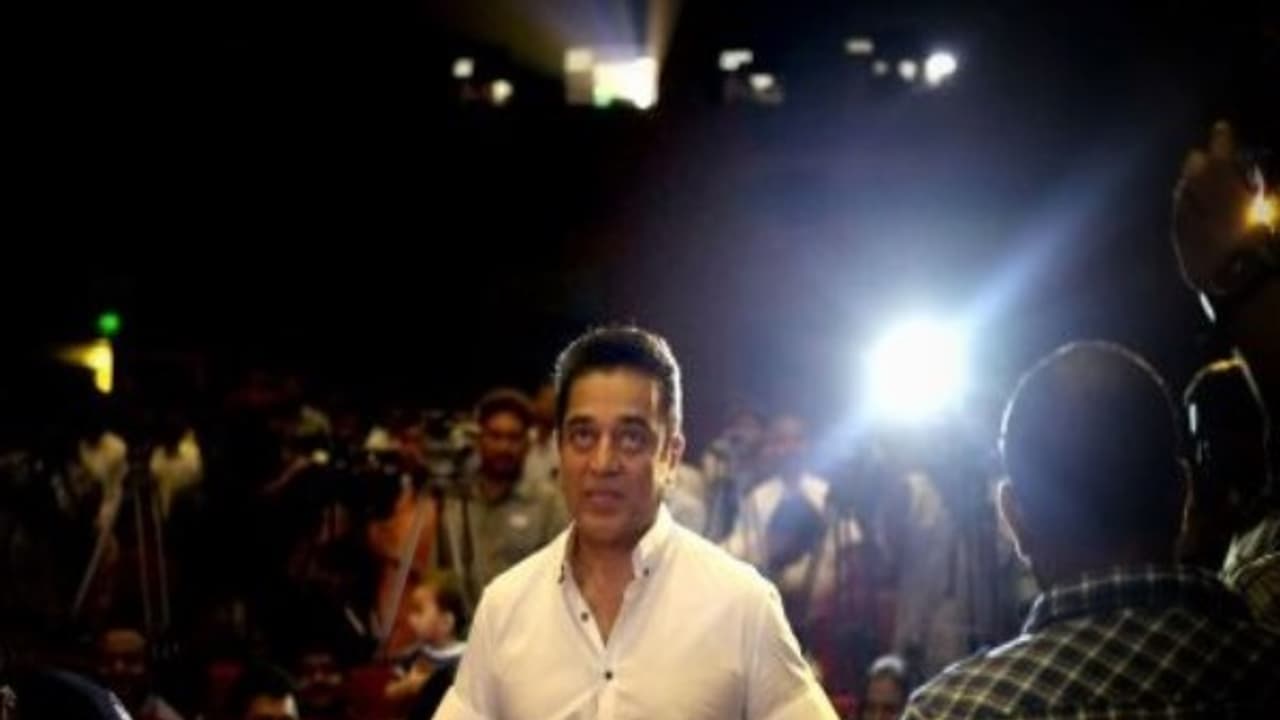 ஆளுங்கட்சியை தூங்கவிடமாட்டார், தி.மு.க.வை தெறிக்கவும் விடுவார்: கமலின் ஹாட் அரசியல் பிளான்கள்... ஆளுங்கட்சியை தூங்கவிடமாட்டார், தி.மு.க.வை தெறிக்கவும் விடுவார்: கமலின் ஹாட் அரசியல் பிளான்கள்...