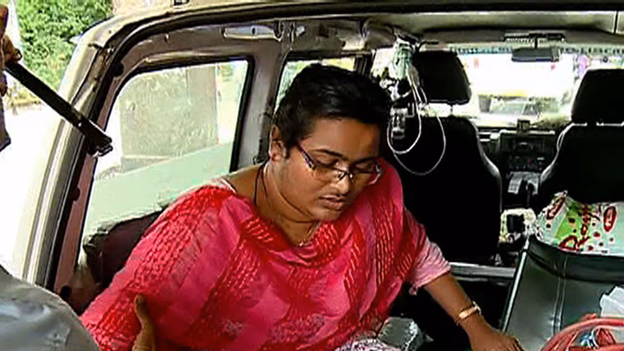 Kerala woman does FB Live, says husband threatening to kill her; help arrives after video goes viral Kerala woman does FB Live, says husband threatening to kill her; help arrives after video goes viral