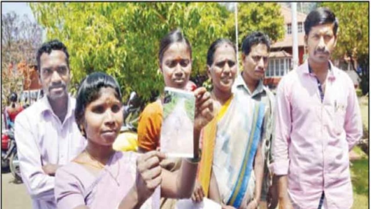 20 ஆண்டுகளுக்கு முன்பு சீரமைக்கப்பட்ட சாலை குண்டும், குழியுமாக இருப்பதால் மக்கள் அவதி... 20 ஆண்டுகளுக்கு முன்பு சீரமைக்கப்பட்ட சாலை குண்டும், குழியுமாக இருப்பதால் மக்கள் அவதி...