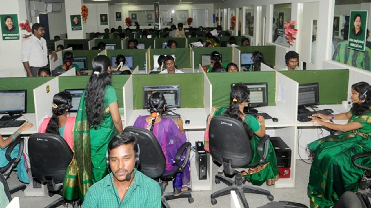 আতঙ্কের দিন শেষ, আক্রান্তদের সাহায্য় করতে করোনাজয়ীদের নিয়ে কলকাতায় চালু 'কলসেন্টার' আতঙ্কের দিন শেষ, আক্রান্তদের সাহায্য় করতে করোনাজয়ীদের নিয়ে কলকাতায় চালু 'কলসেন্টার'