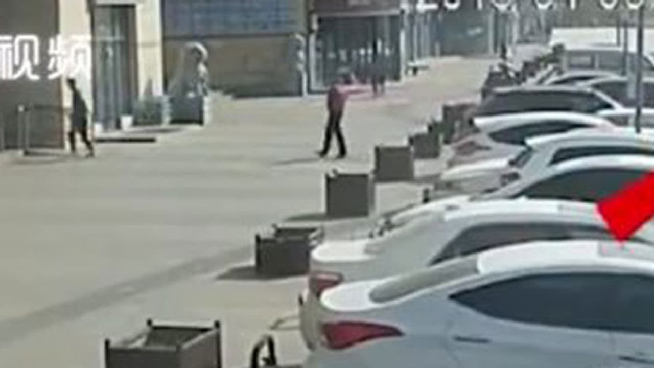 കാറ്റ് കൊണ്ടുപോയ കാര്.! കാറ്റ് കൊണ്ടുപോയ കാര്.!