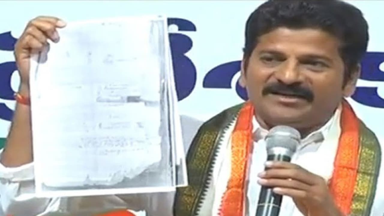 ఉద్యోగ నియామకాలపై చర్చకు సిద్దం: టీఆర్ఎస్ కు రేవంత్ రెడ్డి సవాల్ ఉద్యోగ నియామకాలపై చర్చకు సిద్దం: టీఆర్ఎస్ కు రేవంత్ రెడ్డి సవాల్