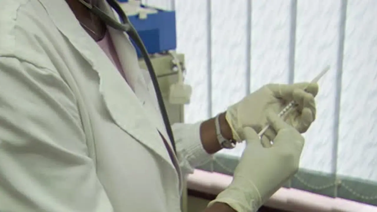 మత్తు మందు ఇచ్చి.... మహిళా రోగిపై డాక్టర్ పైశాచికత్వం మత్తు మందు ఇచ్చి.... మహిళా రోగిపై డాక్టర్ పైశాచికత్వం