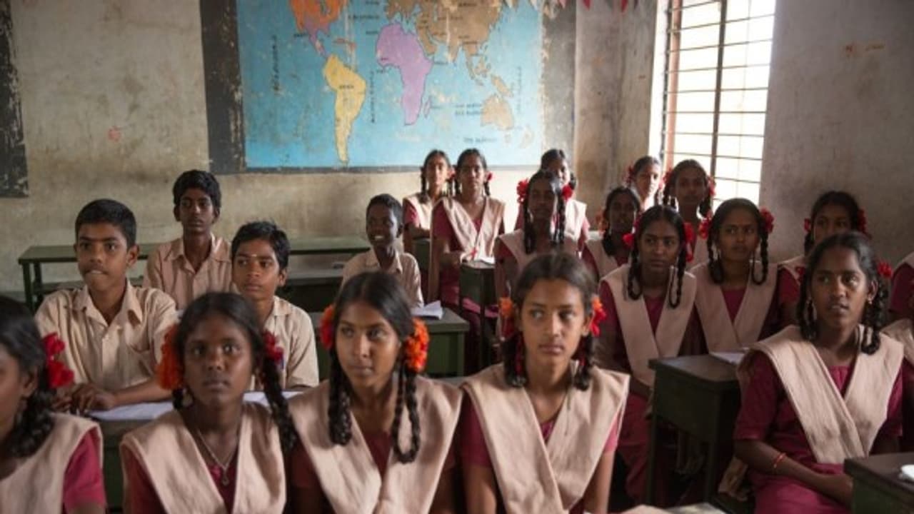 மாணவர்கள் படு குஷி ...! ஜன.3 தான் பள்ளிகள் திறக்கப்படும்..! அரசு அதிரடி..! மாணவர்கள் படு குஷி ...! ஜன.3 தான் பள்ளிகள் திறக்கப்படும்..! அரசு அதிரடி..!