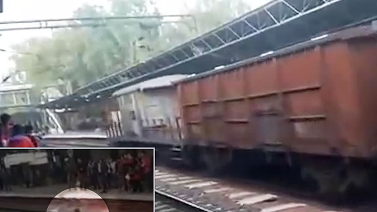 రైలు పట్టాలపై ప్రేమజంట.. చివరి నిమిషంలో ప్రియుడు పరార్, ప్రేయసి మృతి