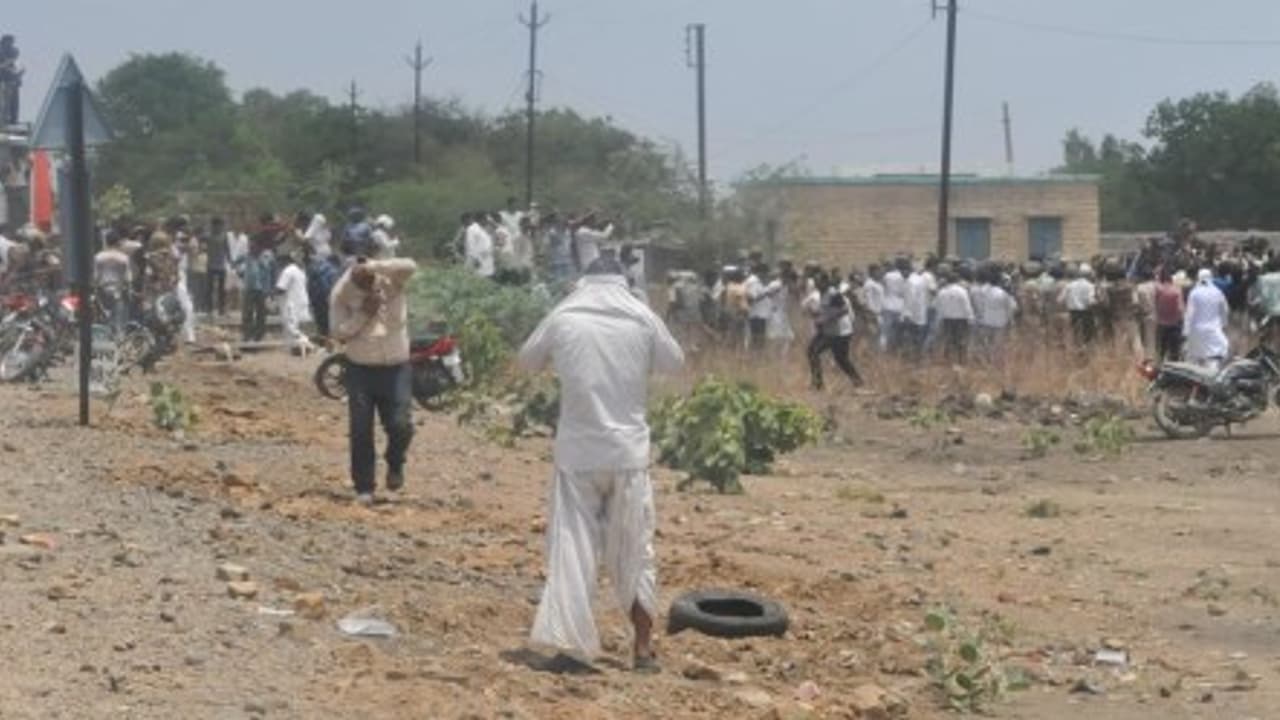 “மத்தியப்பிரதேச “விவாசாயிகள் கலவரத்துக்கு” எது காரணம் தெரியுமா?... புலம்பும் அதிகாரிகள்…. புரியாத மத்தியஅரசு “மத்தியப்பிரதேச “விவாசாயிகள் கலவரத்துக்கு” எது காரணம் தெரியுமா?... புலம்பும் அதிகாரிகள்…. புரியாத மத்தியஅரசு