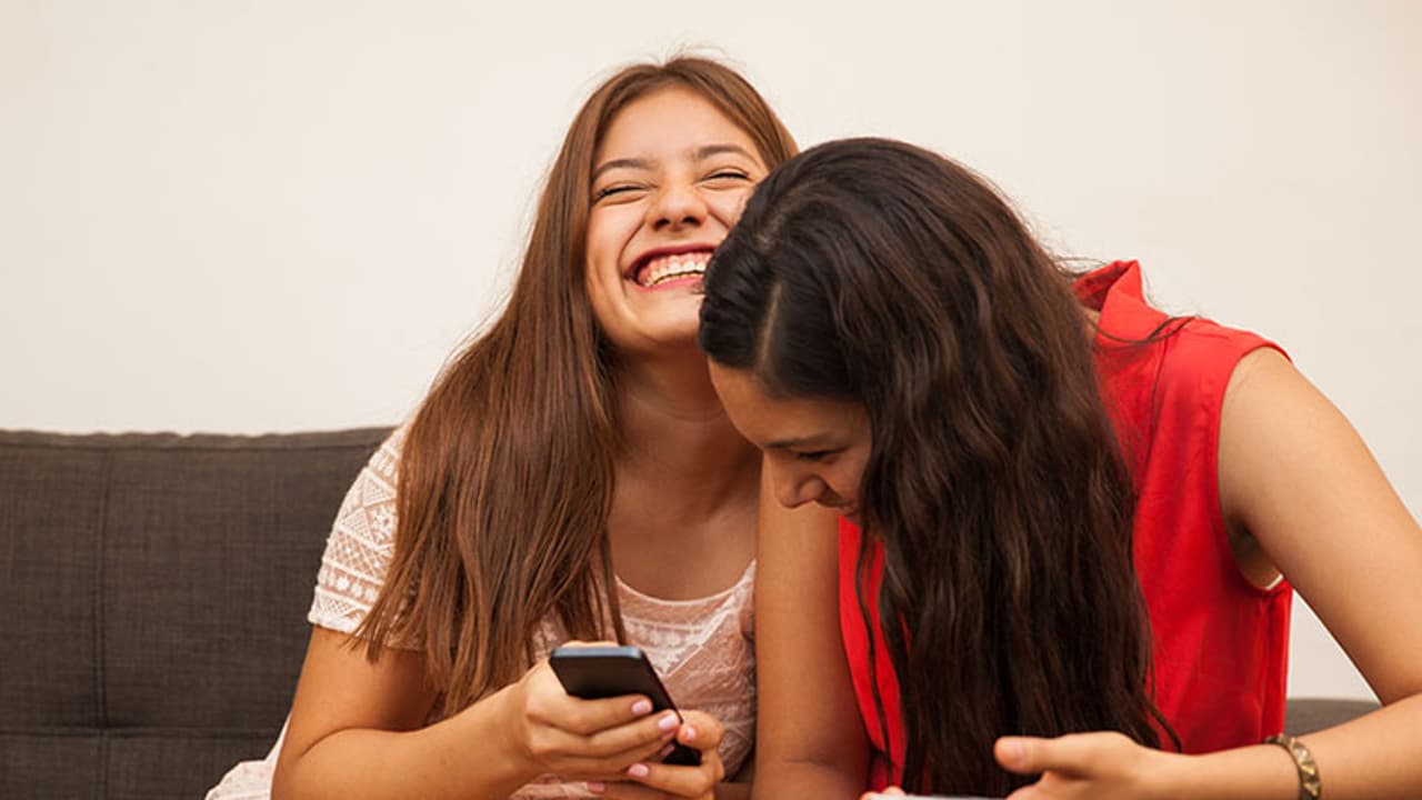 പ്രണയം മറച്ചുവെക്കാന് ഇന്ത്യന് പെണ്കുട്ടികള് രക്ഷിതാക്കളോട് പറയുന്ന കള്ളത്തരങ്ങള്! പ്രണയം മറച്ചുവെക്കാന് ഇന്ത്യന് പെണ്കുട്ടികള് രക്ഷിതാക്കളോട് പറയുന്ന കള്ളത്തരങ്ങള്!