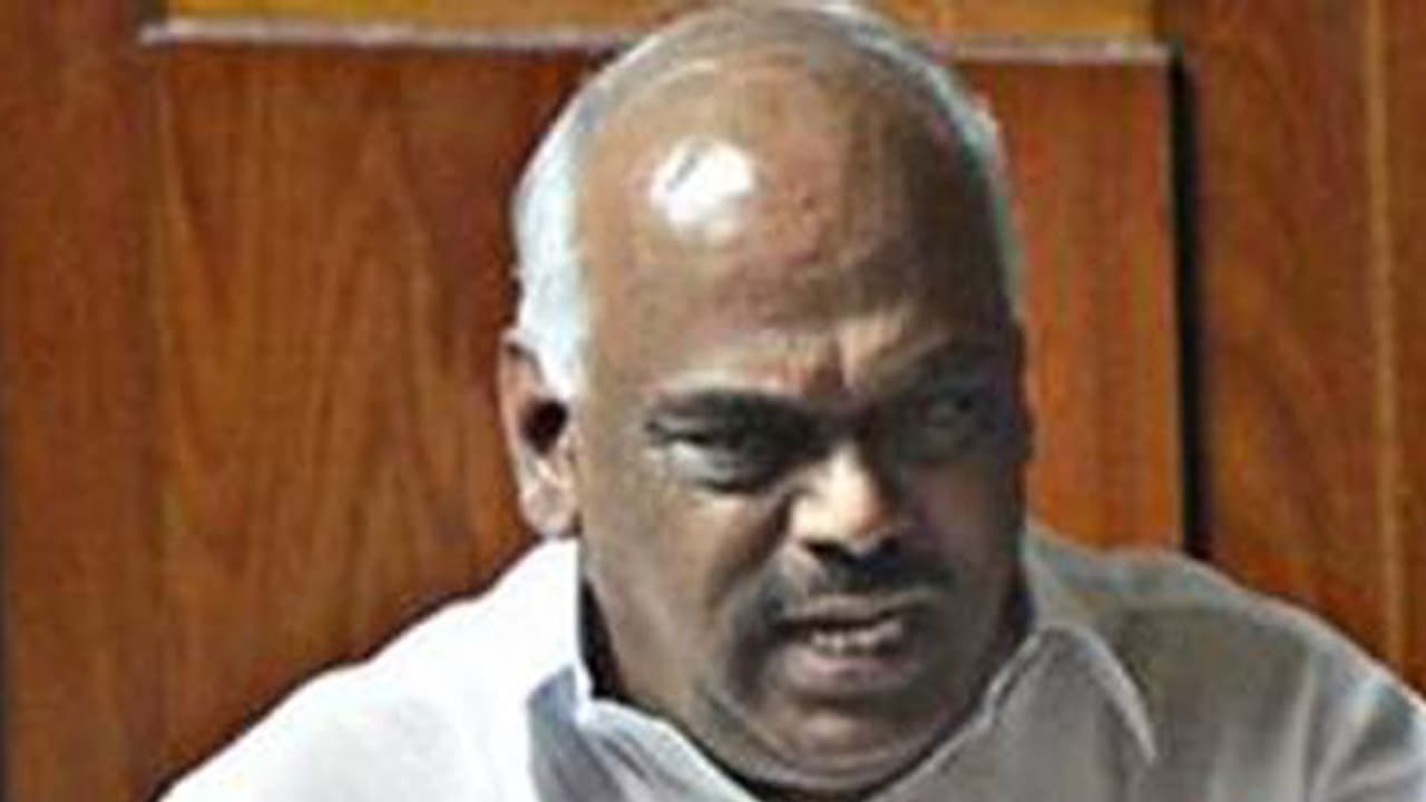 Karnataka Politics : ರಮೇಶ್ಕುಮಾರ್ ವಲಸೆ ಹೋಗ್ತಿರುತ್ತಾರೆ: ಒಂದು ಕಡೆ ನಿಲ್ಲಲ್ಲ Karnataka Politics : ರಮೇಶ್ಕುಮಾರ್ ವಲಸೆ ಹೋಗ್ತಿರುತ್ತಾರೆ: ಒಂದು ಕಡೆ ನಿಲ್ಲಲ್ಲ