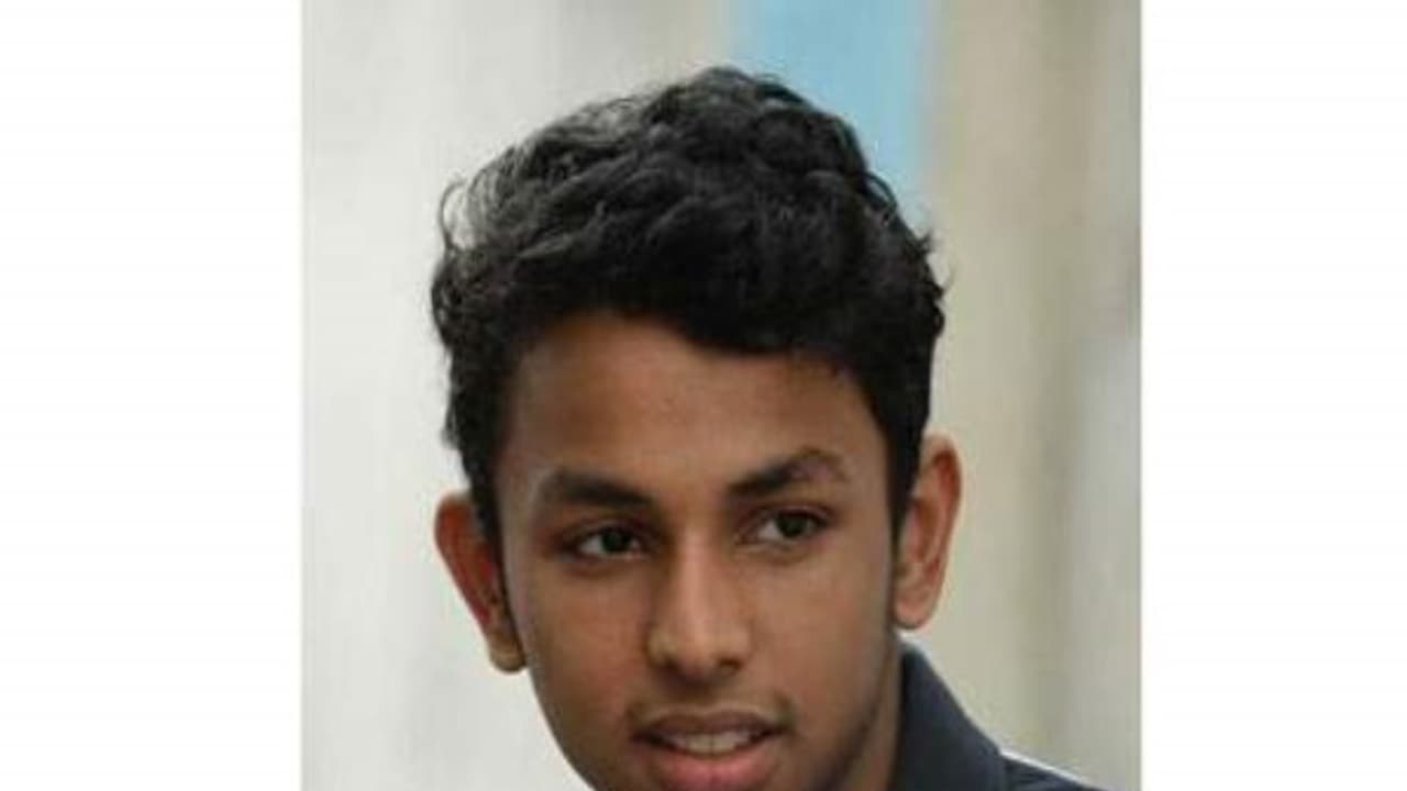 முதல் உலக ஸ்குவாஷ் சாம்பியன் பட்டதை வென்றார் இந்தியாவின் வேலவன் செந்தில்குமார்...