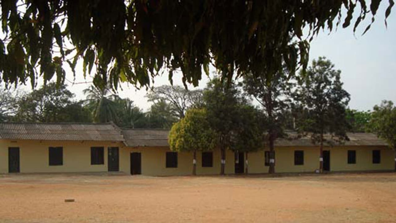 ವಿದ್ಯಾರ್ಥಿನಿಯನ್ನೇ ಮರೆತು ಕಾಲೇಜು ಕೊಠಡಿಗೆ ಬೀಗ..! ವಿದ್ಯಾರ್ಥಿನಿಯನ್ನೇ ಮರೆತು ಕಾಲೇಜು ಕೊಠಡಿಗೆ ಬೀಗ..!