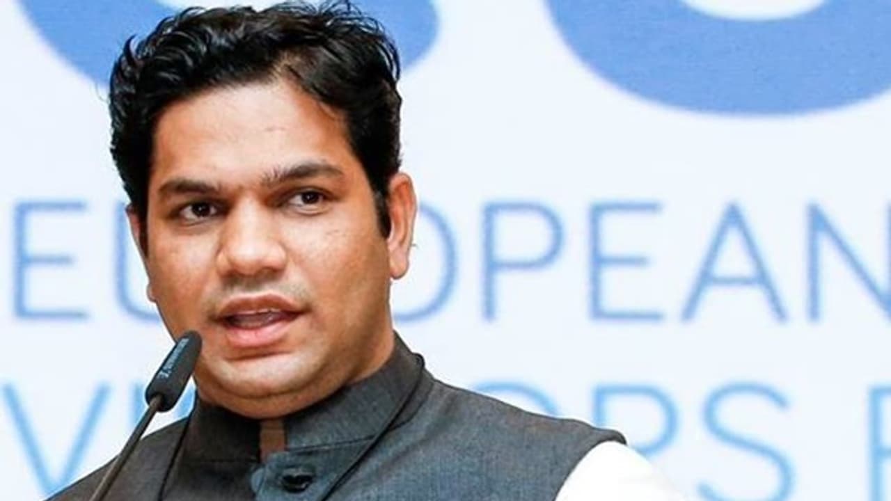 'മുൻകൂർ ജാമ്യത്തിന് പോലും ശ്രമിക്കരുതെന്ന് ആവശ്യപ്പെട്ടു'; രാഹുൽ സധൈര്യം ചോദ്യങ്ങളെ നേരിടുകയാണെന്ന് ഹൈബി 'മുൻകൂർ ജാമ്യത്തിന് പോലും ശ്രമിക്കരുതെന്ന് ആവശ്യപ്പെട്ടു'; രാഹുൽ സധൈര്യം ചോദ്യങ്ങളെ നേരിടുകയാണെന്ന് ഹൈബി