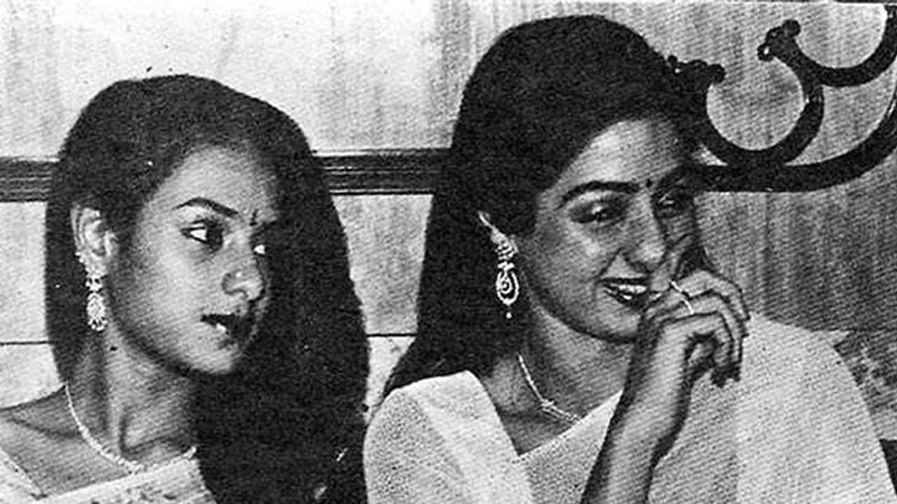 'നിങ്ങള്ക്കും നഷ്ടപ്പെട്ടിട്ടില്ലേ പ്രിയപ്പെട്ടവരെ, അന്ന് ദു:ഖമുണ്ടെന്ന് വിളിച്ച് കൂവിയോ' 'നിങ്ങള്ക്കും നഷ്ടപ്പെട്ടിട്ടില്ലേ പ്രിയപ്പെട്ടവരെ, അന്ന് ദു:ഖമുണ്ടെന്ന് വിളിച്ച് കൂവിയോ'