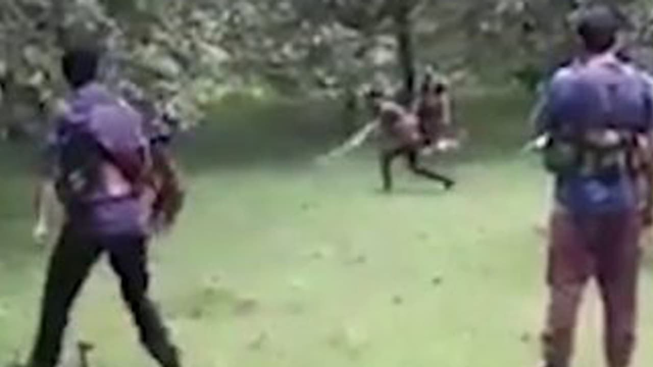 ಗನ್’ಗಳನ್ನೇ ವಿಕೆಟ್ ಮಾಡಿ ಕ್ರಿಕೆಟ್ ಆಡಿದ ಉಗ್ರರು ಗನ್’ಗಳನ್ನೇ ವಿಕೆಟ್ ಮಾಡಿ ಕ್ರಿಕೆಟ್ ಆಡಿದ ಉಗ್ರರು